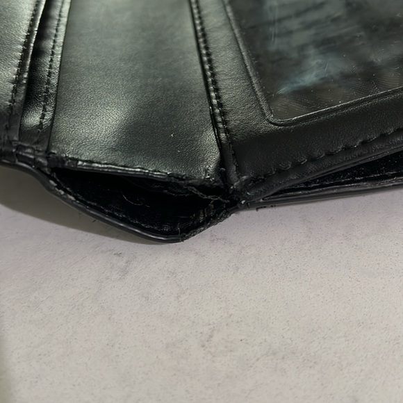 kate spade wallet. - Picture 3 of 10